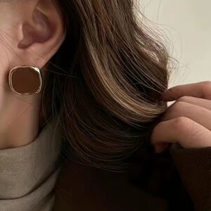 Elegant Gold Square Earrings